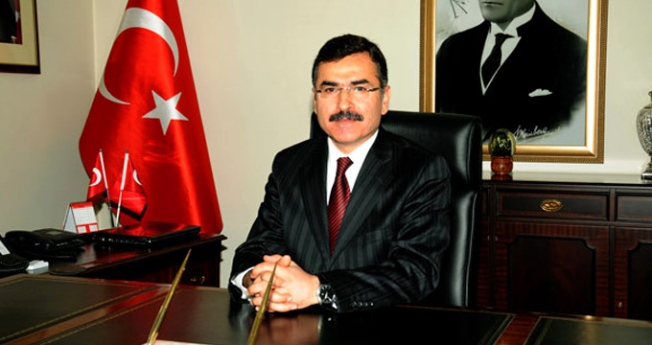 ESKİ VALİ, ANKARA’DA TAKSİCİLİĞE BAŞLADI