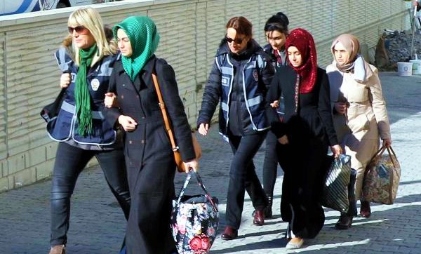 Cadı avı sürüyor: Samsun’da 3 bayan olmak üzere 13 kişi adliyeye sevkedildi