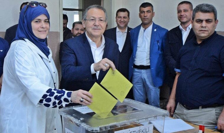 Ahmet Edip Uğur’un istifası, eşinin gözaltına alınmasının ardından geldi