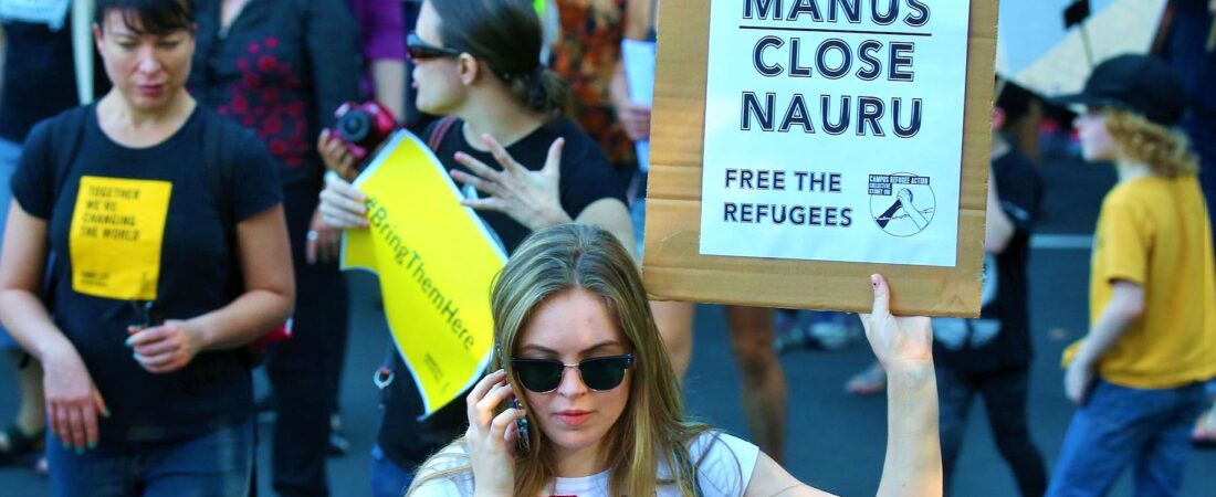 Manus Adası’nı terk etmek istemeyen 600 sığınmacı, su kuyusu kazıyor
