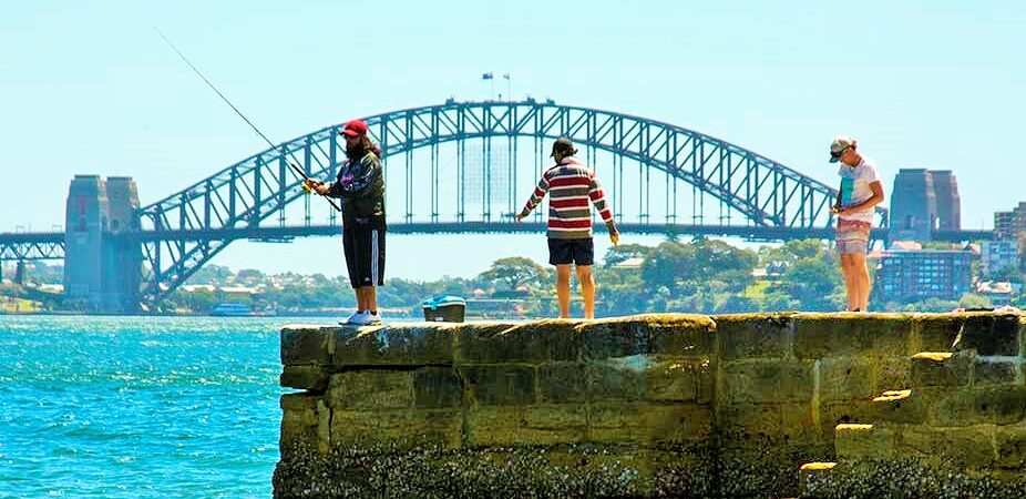 Sydney’de yasadışı balık avlayan baba ve oğluna 16 bin dolar ceza