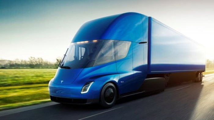 ŞARJDAN SONRA 800 KM GİDEN DÜNYANIN İLK ELEKTRİKLİ KAMYONU YOLLARDA