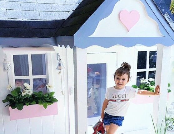 Avustralyalı aile, çocukları için 20 bin dolarlık lüks oyun evi inşa ettiler