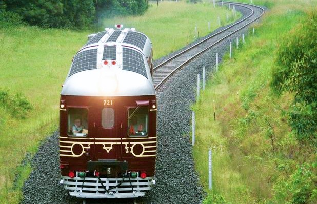 Dünyanın ilk güneş enerjili treni Avustralya’da yola çıktı