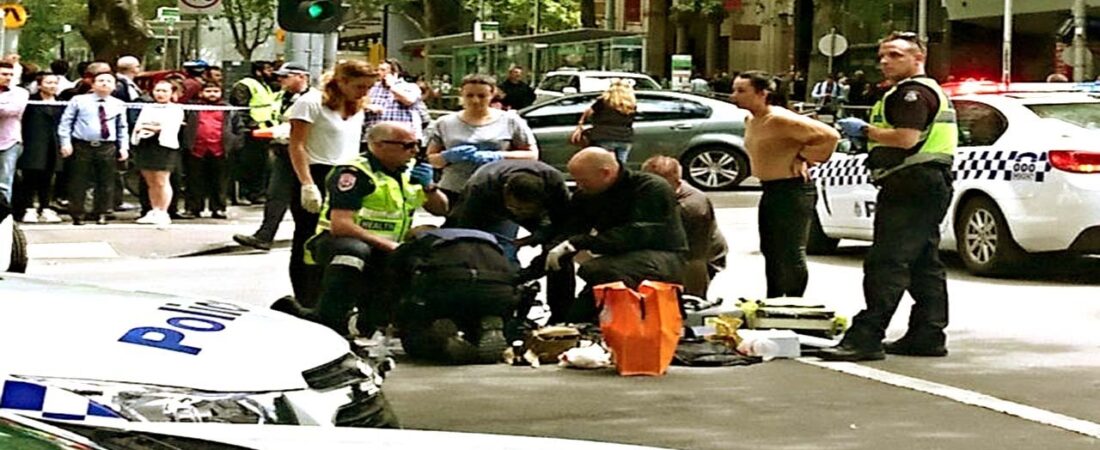 Melbourne’de araç yayaların arasına daldı: 19 kişi yaralandi