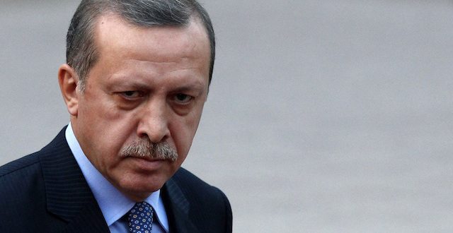 Ahmet Nesin: Erdoğan Zarrab davasıyla Uluslararası Ceza Mahkemesi’ne sevk edilebilir