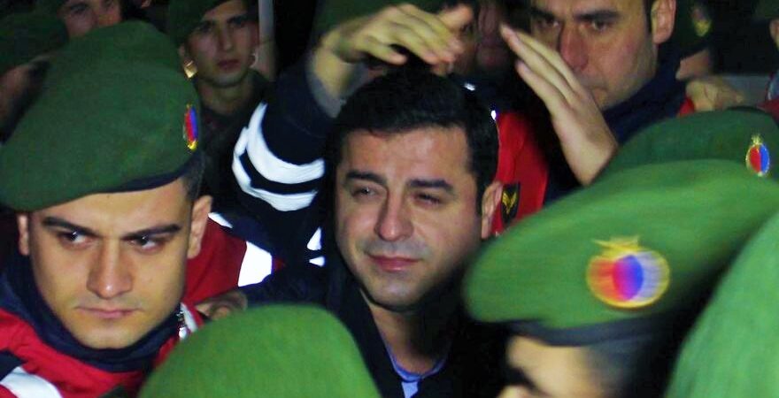 434 günden beri tutsak olan Demirtaş, Hakim’e: En az Binali Yıldırım kadar dokunulmazım