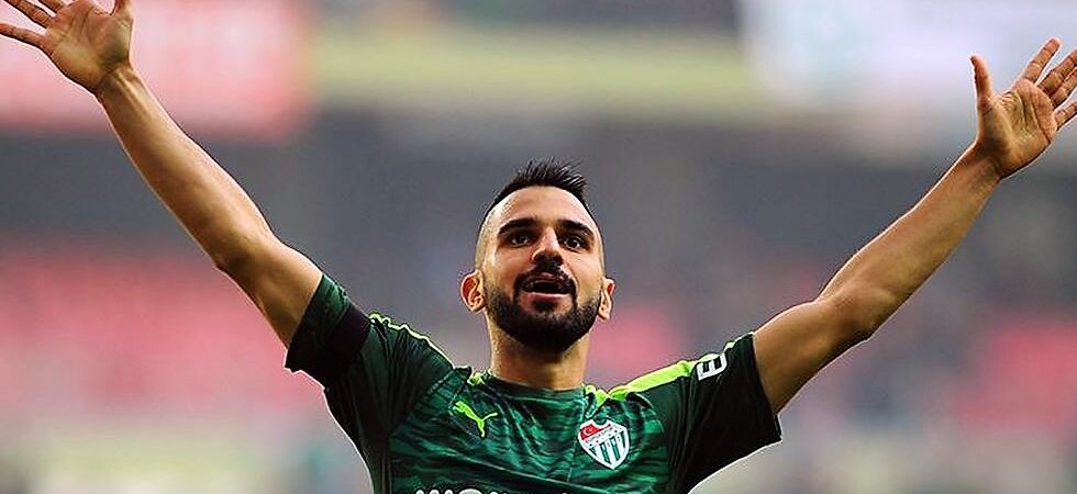 Galatasaray, Bursaspor ile Aziz Behich’in transfer ücretinde anlaşamıyor.