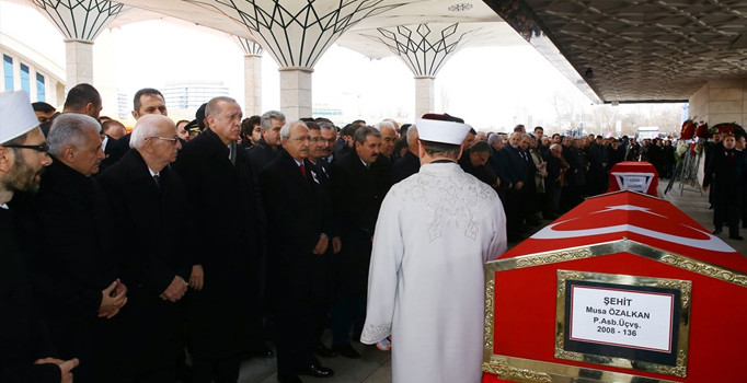 ‘7-8 şehidin sırrı’: TSK kayıp 2 askerin naaşına henüz ulaşamadı