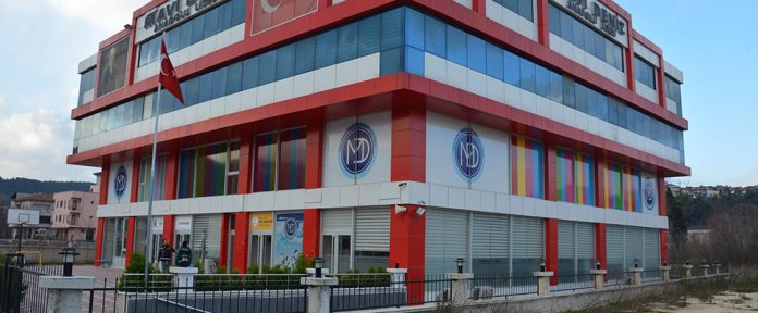 Cadı avı sürüyor: Polisten ‘Anadolu Lisesi’ operasyonu