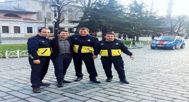 İstanbul Turizm Zabıtası, cüzdanı kaybolan Avustralyalı turisti sevindirdi