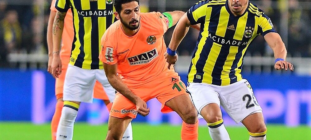 Alanyaspor’u 3-0 mağlup eden Fenerbahçe, yenilmezlik serisini 15 maça çıkardı.