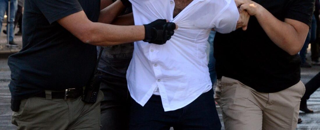 Azerbeycan’da mahkeme tahliye etti; AKP ajanları arka kapıdan kaçırdılar