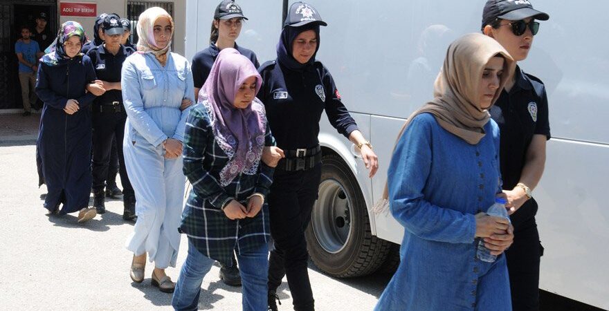MERSİN EMNİYET’İNDE GÖZALTINDA TUTULAN LİSE VE ÜNİVERSİTELİ KIZ ÖĞRENCİLERE İŞKENCE