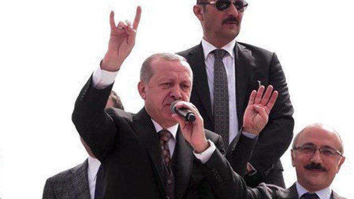 MHP’den Erdoğan’a tepki: ‘Rabia’sını sayarken araya Bozkurt işaretini de sıkıştırmış