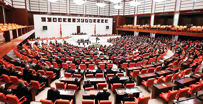 Yasa Meclis’te kabul edildi: Tekme yumruk ittifakı ile özgür seçim artık hayal
