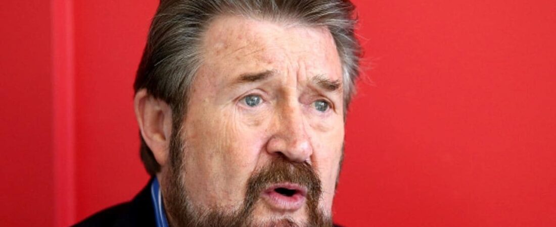 Victoria Senatörü Hinch, taksiden düşerek beyin travması geçirdi