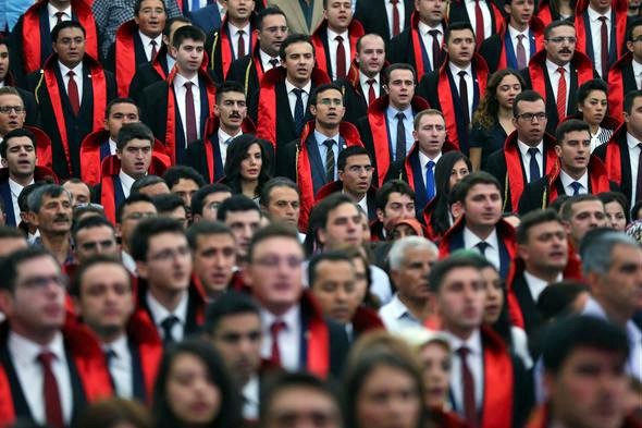 HAKİM VE SAVCI ADAYLARI ERDOĞAN’I SARAY’DA AYAKTA ALKIŞLADI