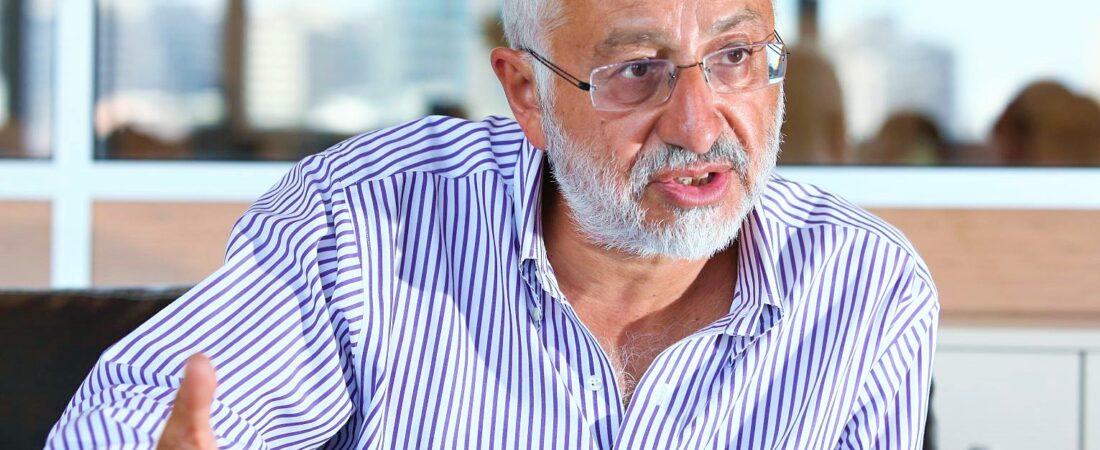 Gazeteci Sazak: Doğan’ın elinden medyasının alınması, iktidar için seçimleri kazasız tamamlama amacını taşıyor