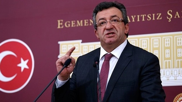 CHP,Atatürk tişörtünü Meclis’e almayan bürokratlara tepki gösterdi: AKP’ye yalakalık yapacağız diye edepsizlik yapmayın