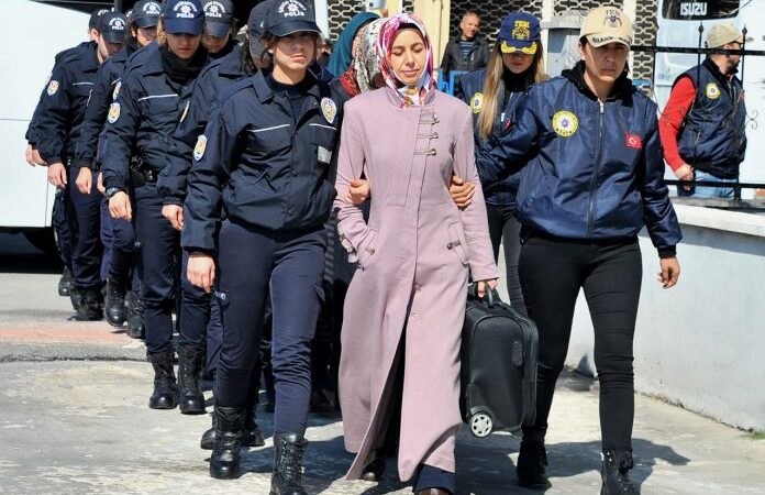 600 polisle bayanlara cadı avı operasyonu: 63 adrese baskın, 70 kadına gözaltı