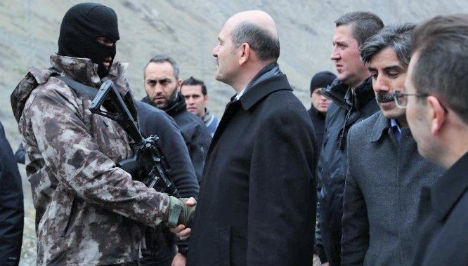 Emrindeki polisler İçişleri Bakanı Süleyman Soylu’yu takip etti