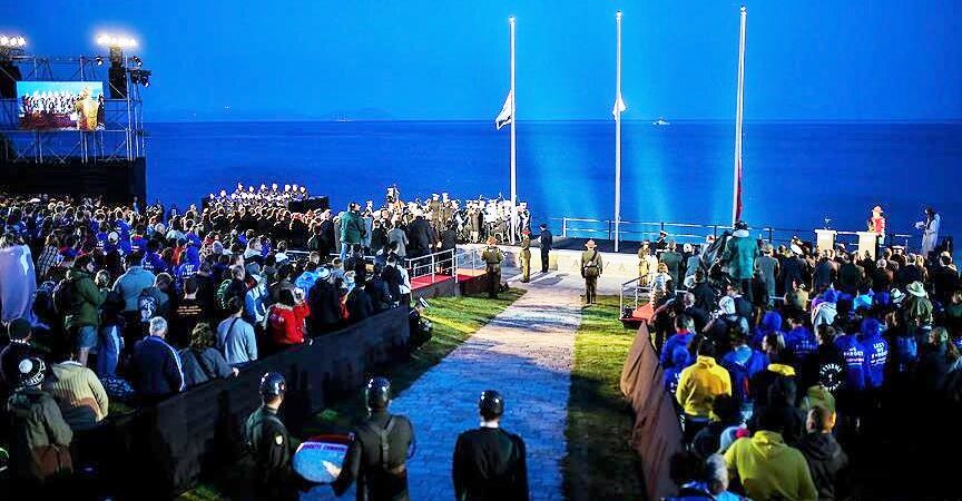 Anzak torunları Çanakkale’de sabahladı: Anzak Koyu’nda ‘Şafak Ayini’ yapıldı