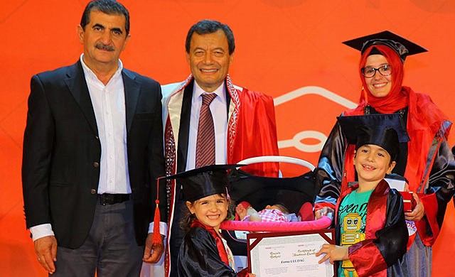 Esma Uludağ’ın sıradışı hayatı : KHK ile ihraç edildi, bu süreçte tutuklandı, 3 ay da hapiste kaldı