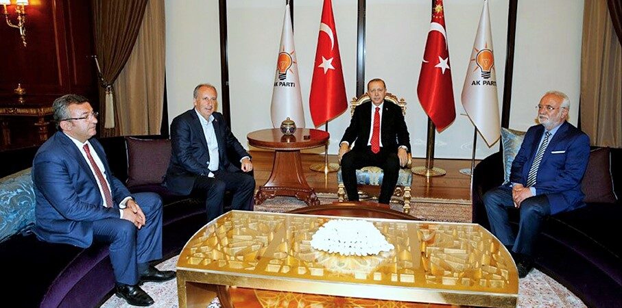 Rakibi Muharrem İnce’yi altın varaklı saltanat koltuğunda kabul etti