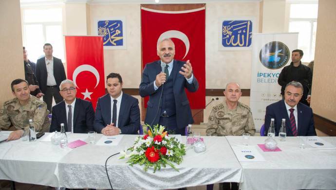 ‘Devlet’ Doğu ve G.Doğu’da sahaya indi: Vali, DBP’li belediyeleri kötülüyerek, AKP’ye oy istedi