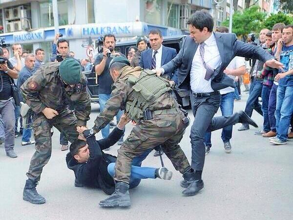 Aradan 4 yıl geçmesine rağmen Türkiye bu fotoğrafı unutmadı