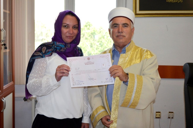 İslamiyet’i iki yıl araştıran Avustralyalı Sonia Leanne Müslüman oldu