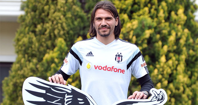 Ersan Gülüm, Siyah-beyazlı kulübe geri dönmek istiyor.