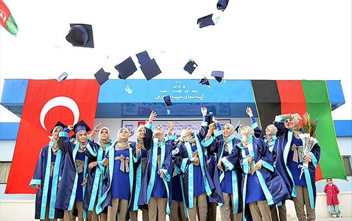 Afgan veliler tepkili: Hangi gerekçe ve belgelelerle okulları kapatıyorsunuz