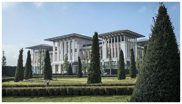 İnce: Saray bahçesine hurma diktirdi, ürün vermeyince yerden ısıtma yaptırdı