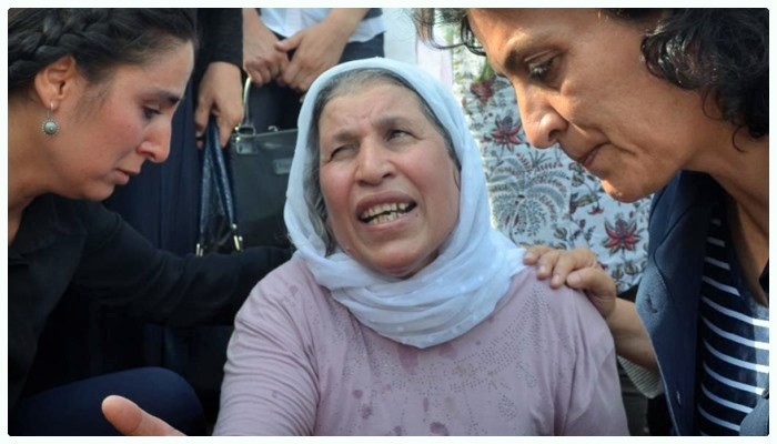 Suruç’ta 2 oğlu ve eşini kabeden anne’den polise tepki: Gözünüzün önünde oğlumu öldürdüler, Tayyip’in de yüreği benimki gibi yansın