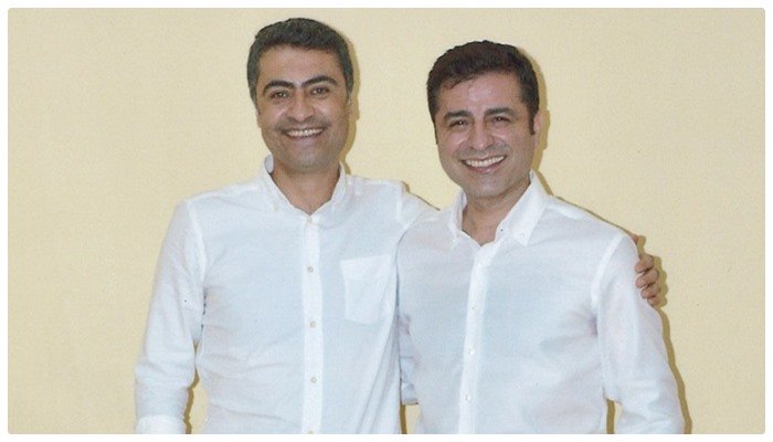 SELAHATTİN DEMİRTAŞ CEZAEVİNDE OYUNU KULLANDI; TWİTTERDAN İLK PAYLAŞIMINI YAPTI