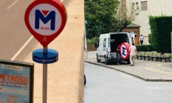 Erdoğan’ın mitingi öncesi yerleştirilen metro tabelası söküldü