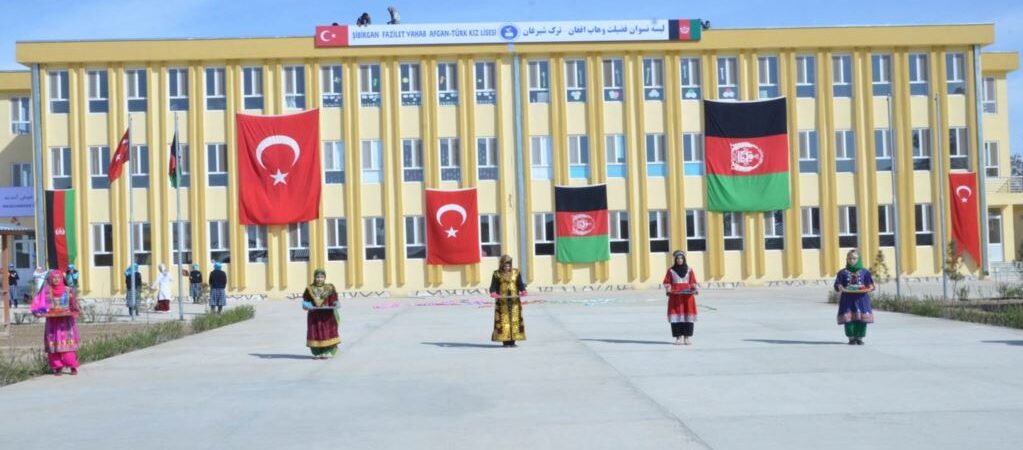 Afganlı Veliler: Türk devletinin niyeti okullarımız kapatıp gitmek
