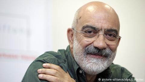 AHMET ALTAN THE GUARDİAN’A KONUŞTU: YAZI YAZARAK HEM MEKANIN HEM DE ZAMANIN ZORBALIĞINA DİRENİYORUM
