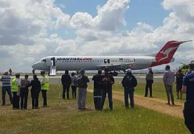 Uçakta rahatsızlanan yolcu hayatını kaybetti