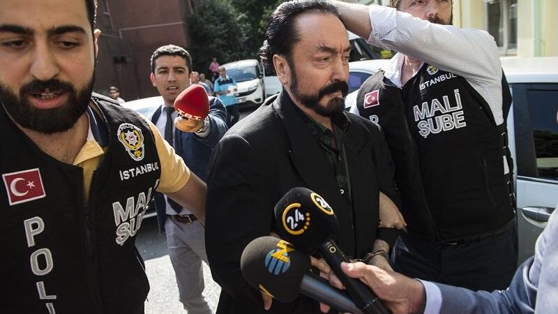 Tantan: Tayyip Bey’in orada mankenler falan vardı, meşhur Gülay falan