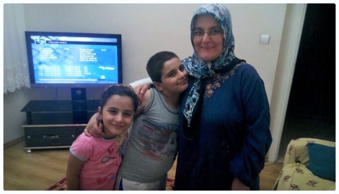 HİÇ OLMAZSA HASTA ANNEMİ SERBEST BIRAKIN:ÇOCUKLARA ACI ÇEKTİRMEKTEN ZEVK Mİ ALIYOR SUNUZ?