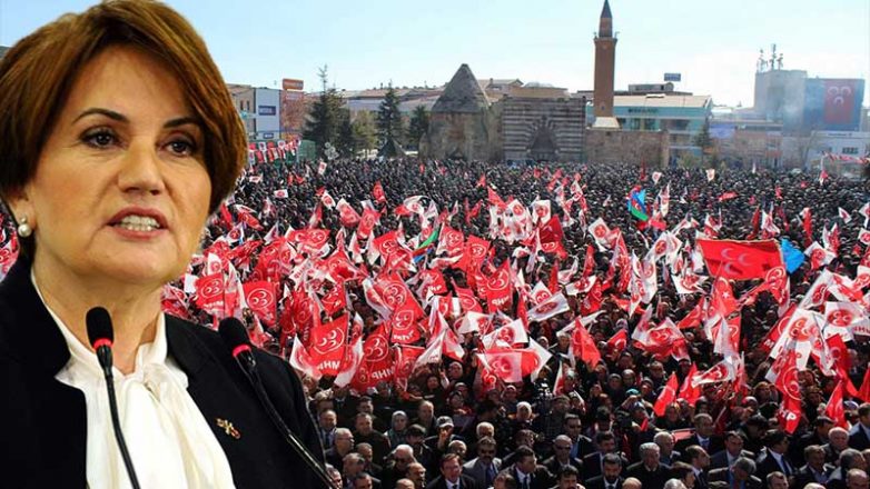 Akşener ‘aday olmayacağım’ dedi, partililer evinin önünde toplandı