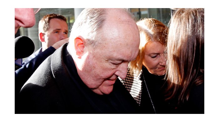 Turnbull, Papa’ya ‘görevden al’ çağrısını yapmıştı: Çocuk  istismarını gizleyen başpiskopos istifa etti