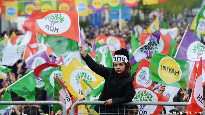 AKP’li Cumhurbaşkanı’na tepki: ‘HDPyi destekliyoruz’ etiketi TT oldu