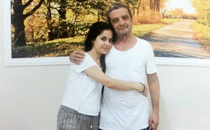 Yazar Mümtazer Türköne’nin kızı babasına yapılan zulmü anlattı: Çim sahaya çıkarıyorlar artık bizi