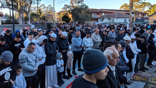 Kuraklığa karşı on binlerce Müslüman Avustralya’da yağmur duasına çıktı