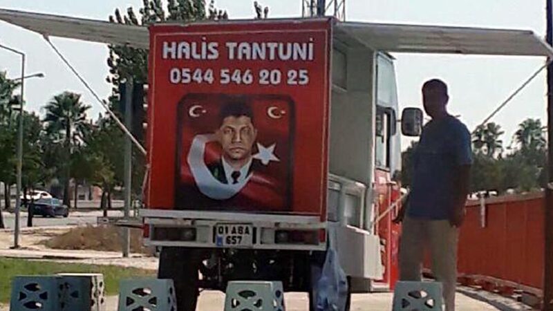 15 Temmuz’un kahramanı Ömer Halisdemir’i bu sefer tantuni için kullandılar: Halis Tantuni