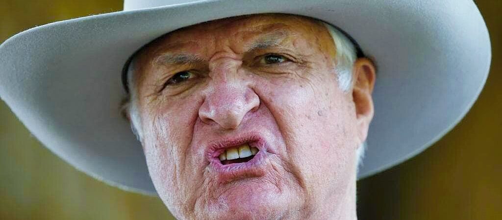 Irkçılığa tepki, göçmenlere destek: ‘Müslümanlar hoş geldiniz Bob Katter ve Fraser Anning, siz rezilin tekisiniz’